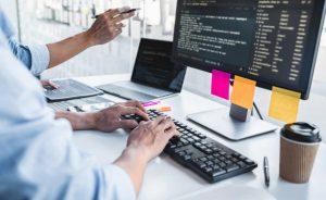 Cómo elegir una empresa de software para tu proyecto exitoso: Guía práctica