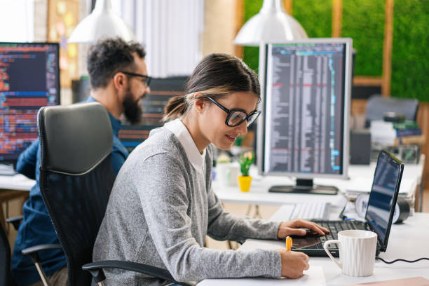 Una empresa de software ofrece soporte después del desarrollo para maximizar tu inversión 2 Estrategias para un soporte tecnico efectivo post implementacion