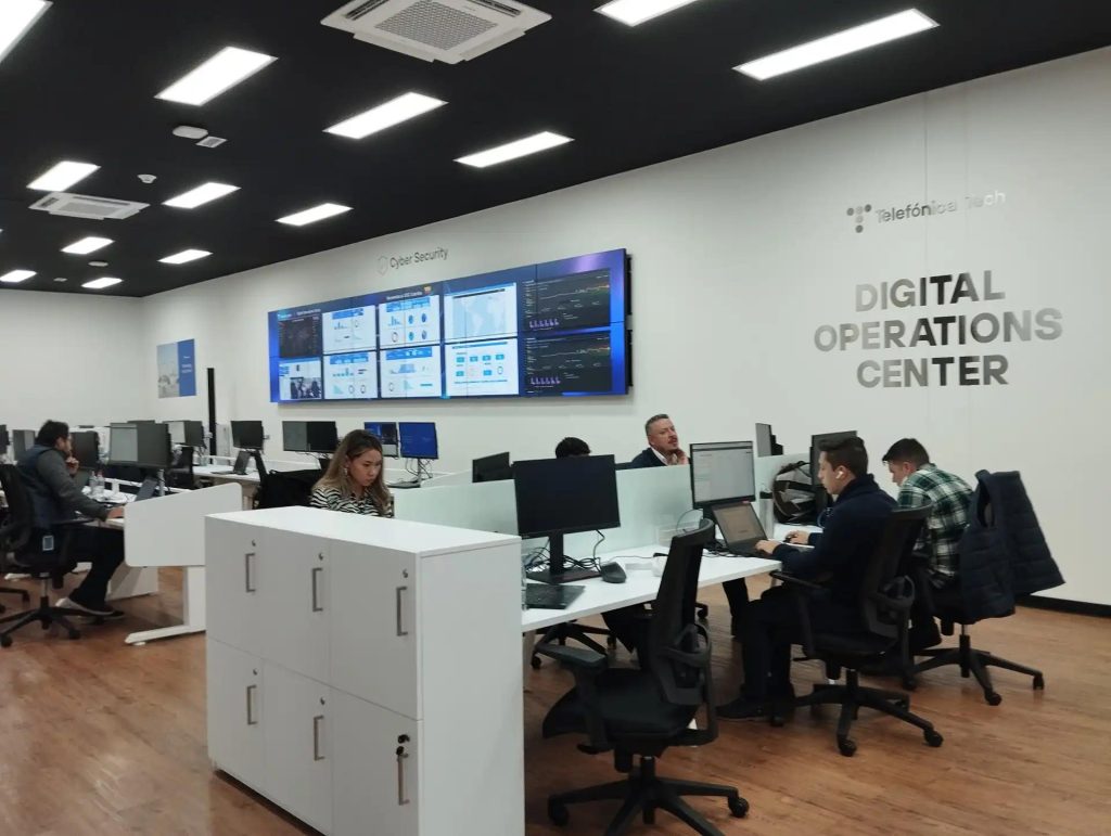 Existen empresas de software en Colombia que ofrezcan soporte técnico 24/7 para tu negocio 1 Importancia del soporte tecnico 24 7 en empresas de software
